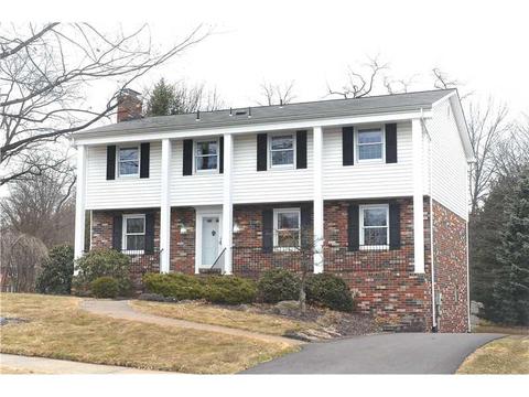 207 Windsor Dr, Coraopolis, PA 15108 photo 1