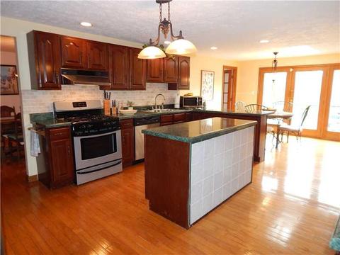 2730 Bristol Ct, Hampton, PA 15101 photo 3