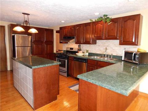 2730 Bristol Ct, Hampton, PA 15101 photo 4