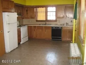 305 E Beech St, Hazleton, PA 18201 photo 2