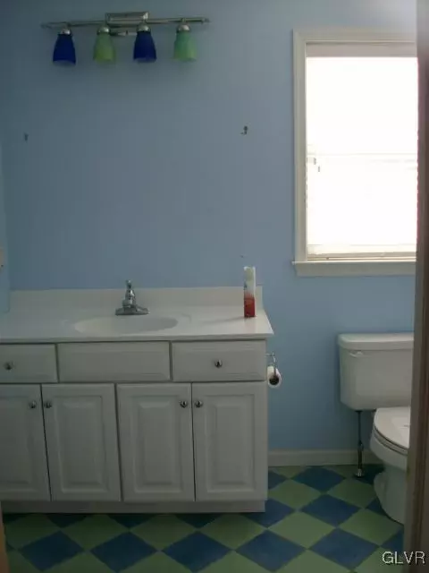 3039 E Walker, Bath, PA 18014 photo 12