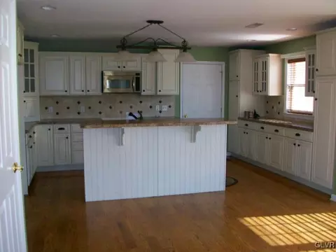3039 E Walker, Bath, PA 18014 photo 5