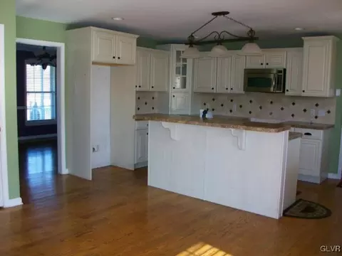 3039 E Walker, Bath, PA 18014 photo 4