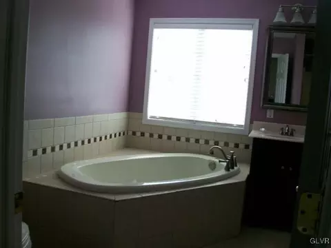 3039 E Walker, Bath, PA 18014 photo 9