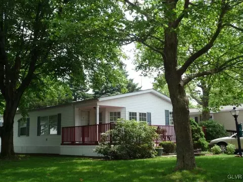 3 Spruce Ct, Bath, PA 18014 photo 1