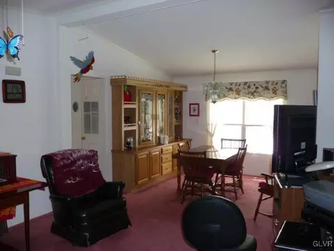 3 Spruce Ct, Bath, PA 18014 photo 5