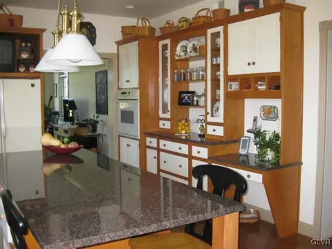 254 E Mountain Rd, Wind Gap, PA 18091 photo 2
