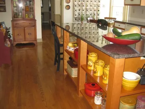 254 E Mountain Rd, Wind Gap, PA 18091 photo 3