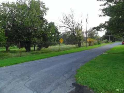 675 E Thomas Ave, Hellertown, PA 18055 photo 6