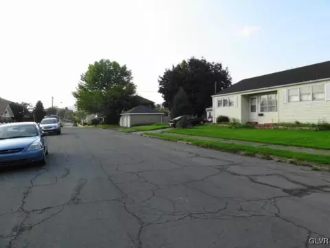 675 E Thomas Ave, Hellertown, PA 18055 photo 4