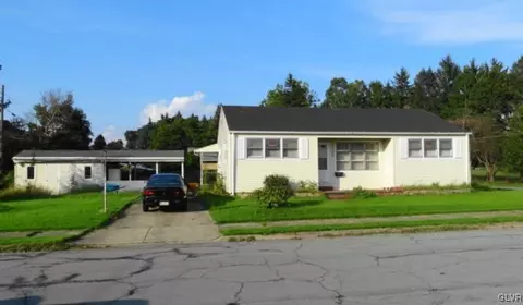 675 E Thomas Ave, Hellertown, PA 18055 photo 2