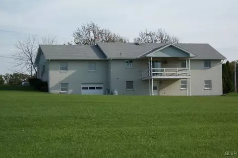 2916 Sickle Rd, Bath, PA 18014 photo 8