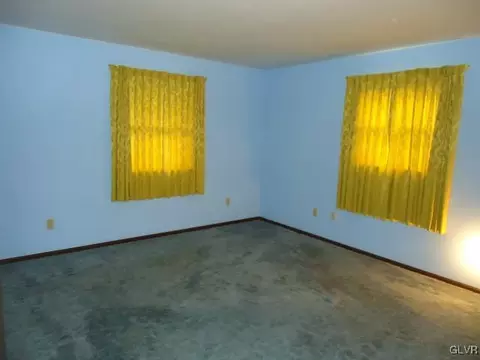 2916 Sickle Rd, Bath, PA 18014 photo 11