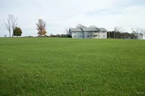 2916 Sickle Rd, Bath, PA 18014 photo 6
