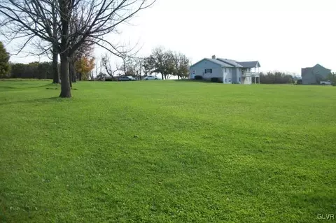 2916 Sickle Rd, Bath, PA 18014 photo 5