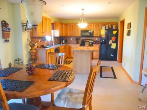 2784 Maefield Rd, Bath, PA 18014 photo 10