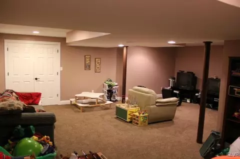 2784 Maefield Rd, Bath, PA 18014 photo 16