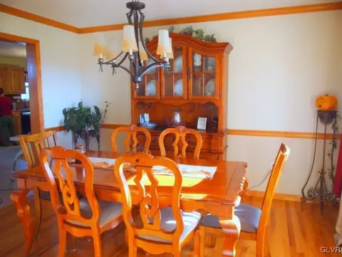 2784 Maefield Rd, Bath, PA 18014 photo 6