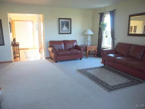 2784 Maefield Rd, Bath, PA 18014 photo 5