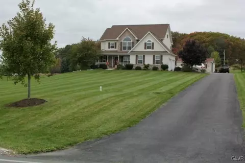 2784 Maefield Rd, Bath, PA 18014 photo 2