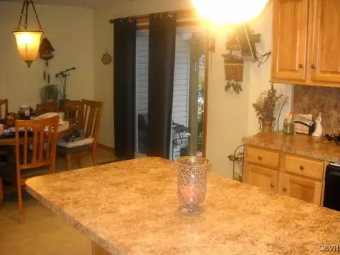 2784 Maefield Rd, Bath, PA 18014 photo 9