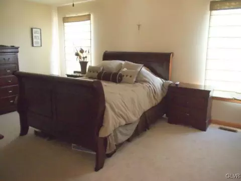 2784 Maefield Rd, Bath, PA 18014 photo 11