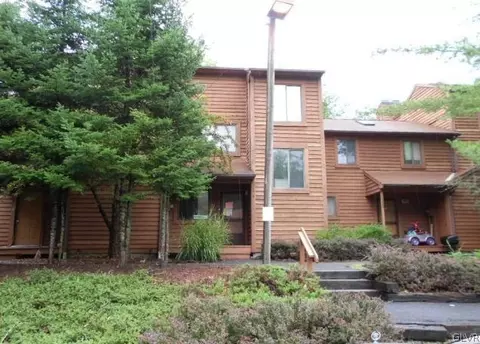 166 Stream Ct, Saw Creek, PA 18324 photo 1