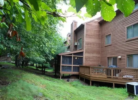 166 Stream Ct, Saw Creek, PA 18324 photo 6