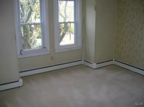 324 E Laurel St, Bethlehem, PA 18018 photo 3