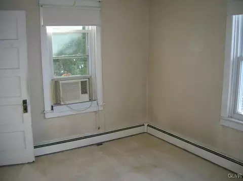324 E Laurel St, Bethlehem, PA 18018 photo 4