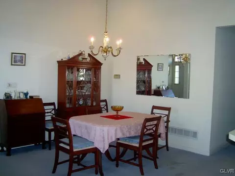 1872 Gregory Pl, Hellertown, PA 18055 photo 3