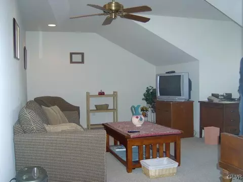 1872 Gregory Pl, Hellertown, PA 18055 photo 6