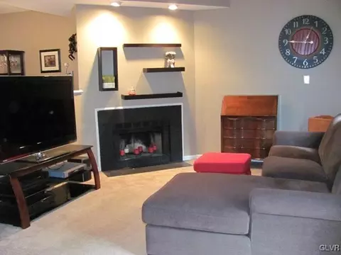 140 Founders Ct, Bethlehem, PA 18020 photo 3