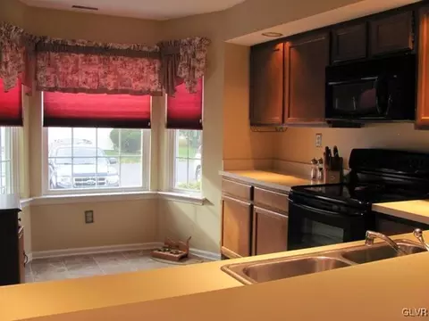 140 Founders Ct, Bethlehem, PA 18020 photo 6