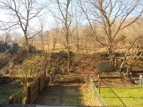 222 Old Forge Dr, Bath, PA 18014 photo 10