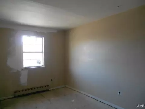 222 Old Forge Dr, Bath, PA 18014 photo 9
