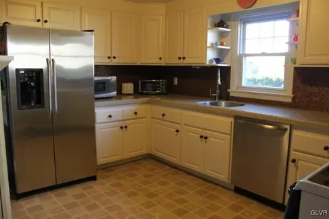 219 E Macada Rd, Bethlehem, PA 18017 photo 9
