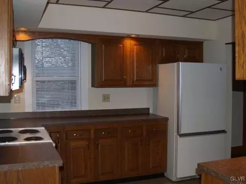 284 E Main St, Bath, PA 18014 photo 17