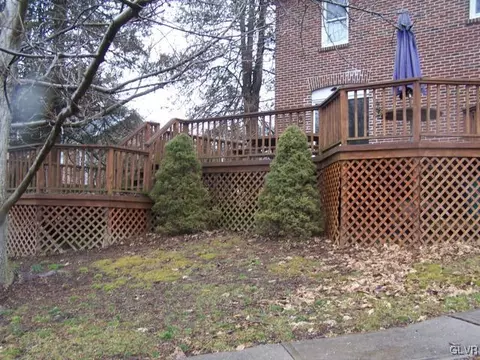 284 E Main St, Bath, PA 18014 photo 8