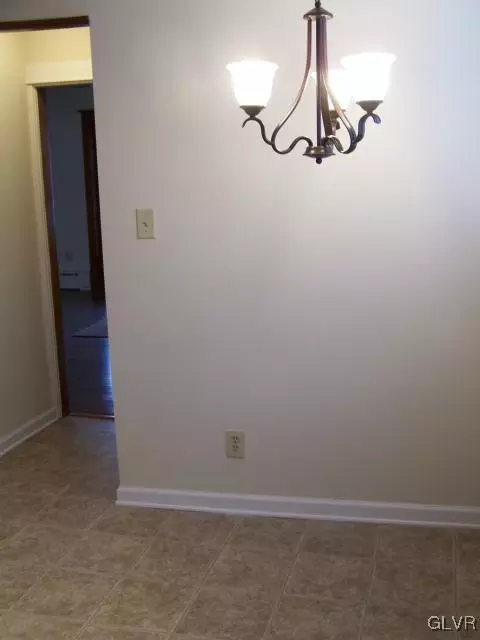 284 E Main St, Bath, PA 18014 photo 14