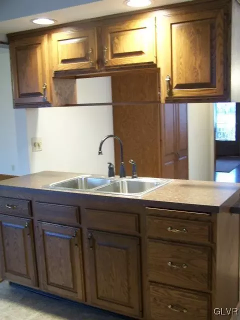 284 E Main St, Bath, PA 18014 photo 15