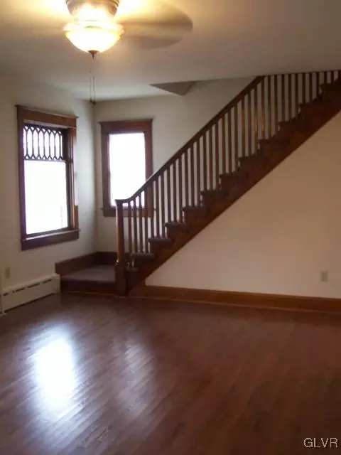284 E Main St, Bath, PA 18014 photo 9