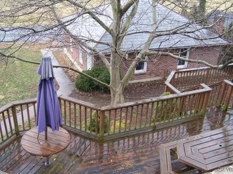 284 E Main St, Bath, PA 18014 photo 7