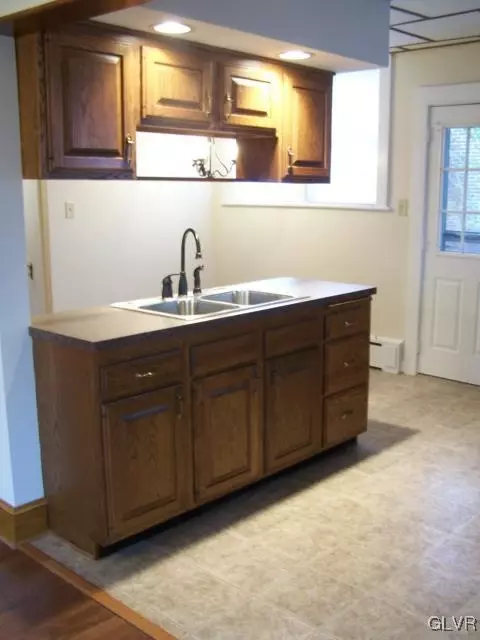 284 E Main St, Bath, PA 18014 photo 16