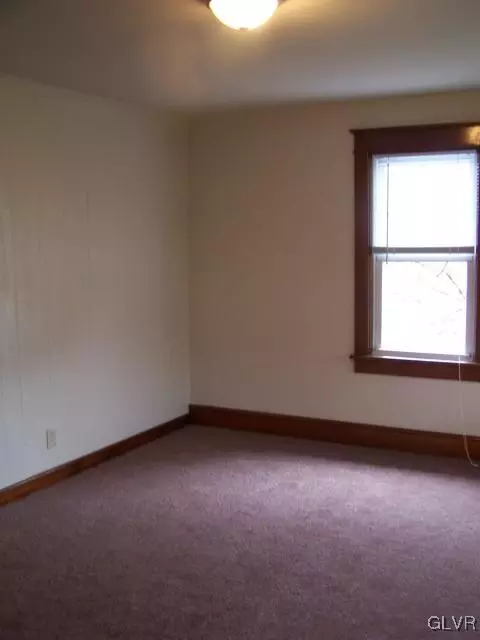 284 E Main St, Bath, PA 18014 photo 23