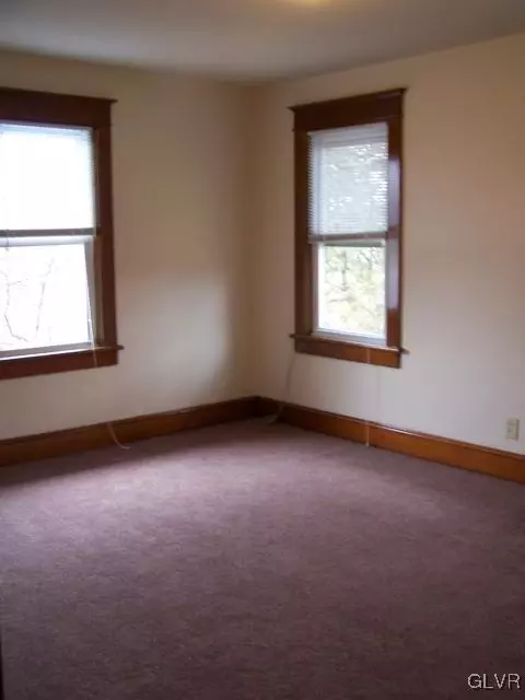 284 E Main St, Bath, PA 18014 photo 22