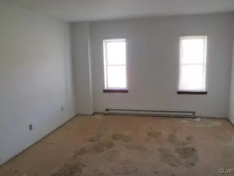 1127 Amplex St, Bethlehem, PA 18015 photo 2