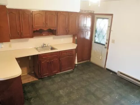 1127 Amplex St, Bethlehem, PA 18015 photo 3
