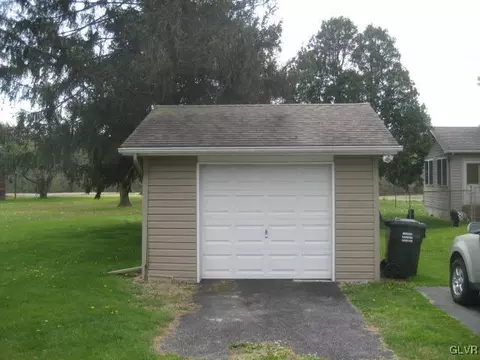 2165 E Scenic Dr, Bath, PA 18014 photo 21
