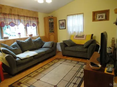 2165 E Scenic Dr, Bath, PA 18014 photo 5
